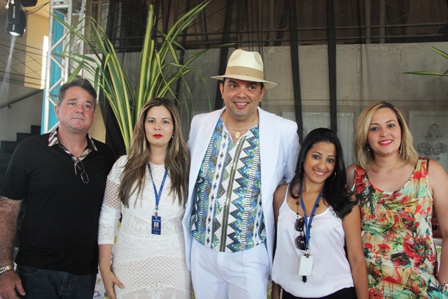 Tradição: Feijoada do jornalista Marcolino Jr em Caruaru com Alexandre Lima, Carolina Feitosa, Sheyla e Amanda divulgando os pacotes turísticos da Operadora Masterop 