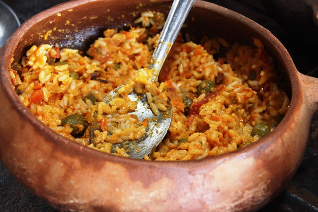 Não deixe de provar o arroz de camarão ou de polvo