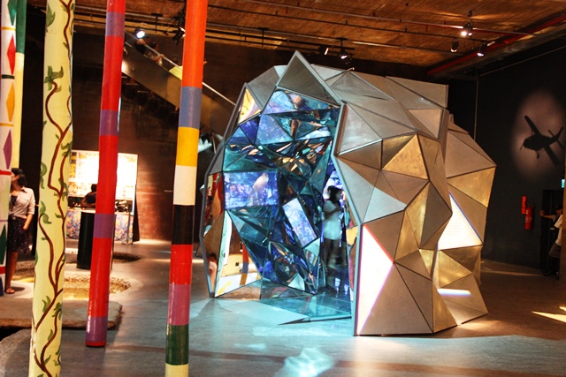 Muitos nomes para o diabo é a diversão do Túnel do Capeta