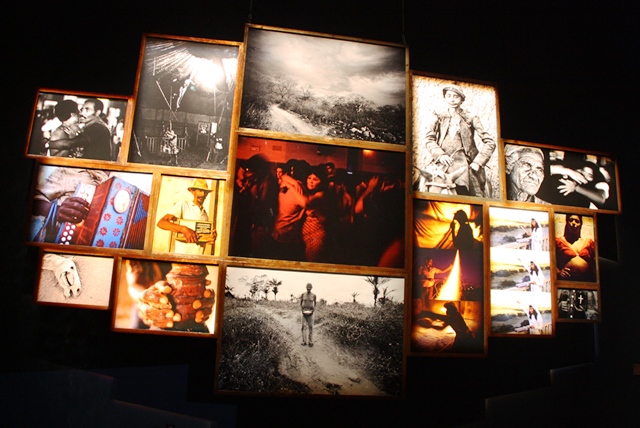 Painel de fotografias do Nordeste no Museu Cais do Sertão, no Recife Antigo