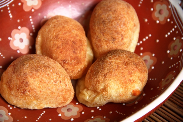 Amor: divinos pãezinhos de queijo, feito na hora pela mineira Liza 