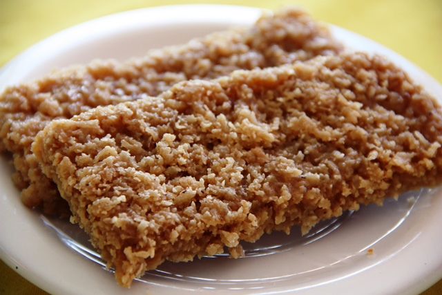 Doces caseiros de jaca, banana e mamão são preparados com carinho de mãe Cocada de coco queimado da Nalva é imperdível
