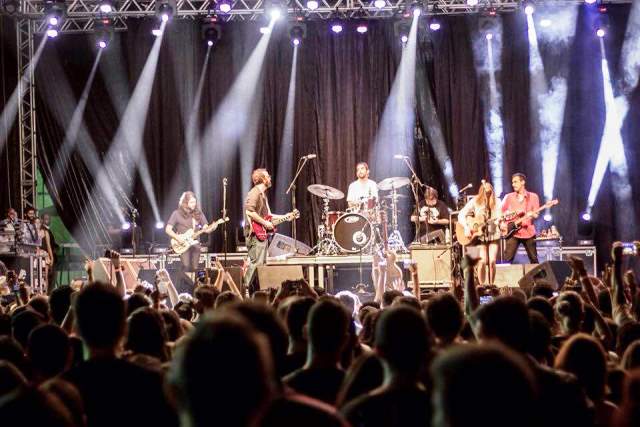 Palco da Banda do Mar, projeto do Tamo Junto, no bairro de Jaraguá. Une cultural e gastronomia. Fotos: Bárbara Pacheco/ João Marcelo Cruz 