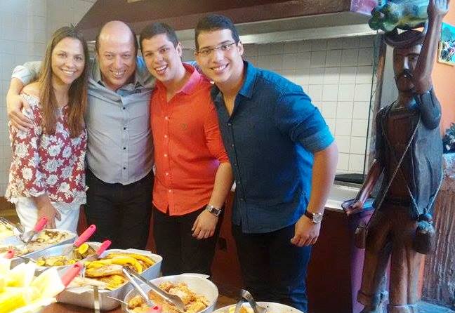Família: Francinidei, Nado e seus dois filhos o futuro chef Rodrigo e Gabriel