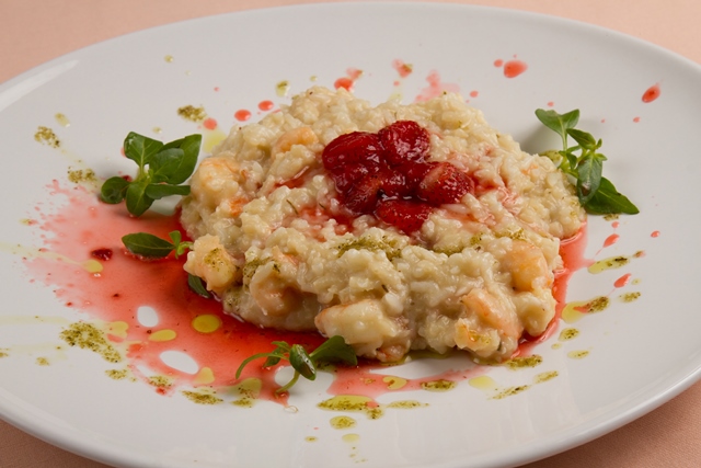 Restaurante Eça de QueirozRisoto de coco com camarão e geléia de morango