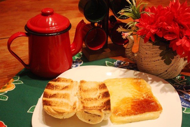 Minha paixão: pão grelhado na mata com queijo manteiga