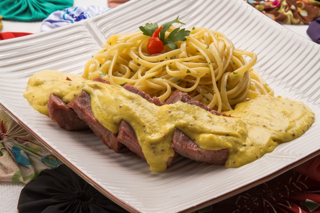 contra filé, ao molho de mostarda francesa com linguini na manteiga