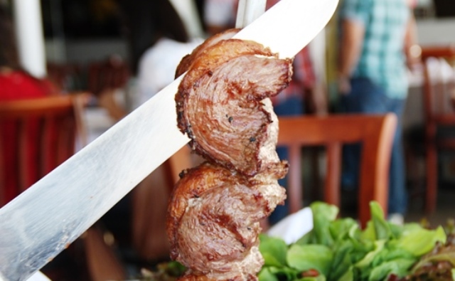 Rodizio de carne com bom custo benefício no Cachaçaria Água Doce