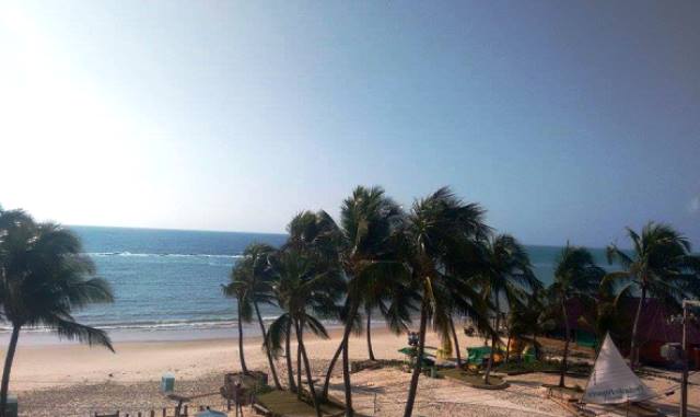 Acordar na bela praia do Francês com delicioso café da manhã do Hotel Ponta Verde Francês