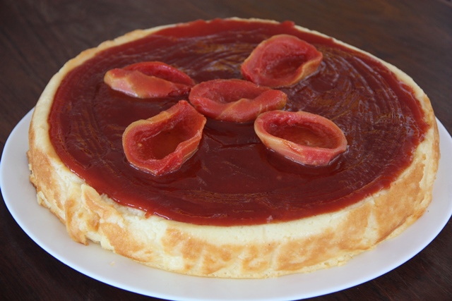 Cheesecake com doce de goiaba feito na cozinha do Anamá
