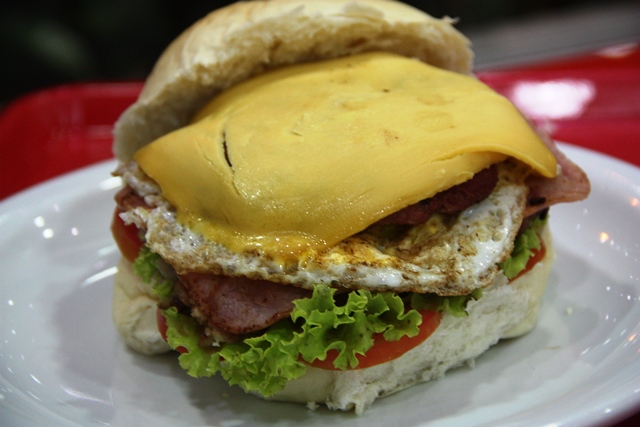 Exagerado: queijo, hambúrguer, ovo, 