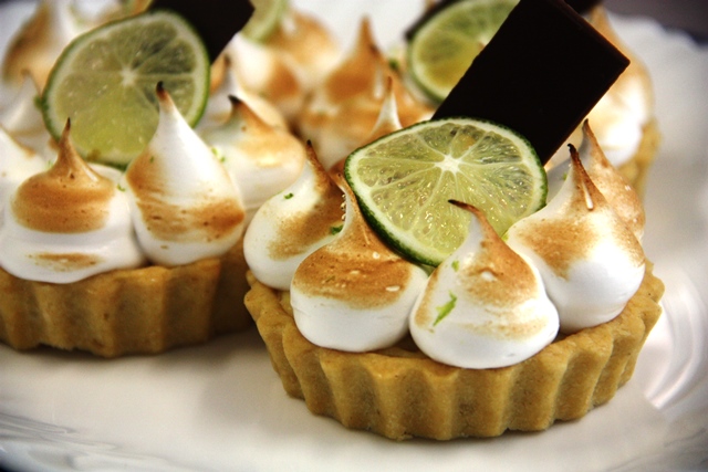 Torta de limão do chef Lucas Padilha, um das atrações da Panela do Chef, na praia da Ponta Verde