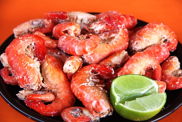 Camarão de água doce, cozido no limão e sal é sucesso do Bar 20 V é o campeão de acesso de agosto