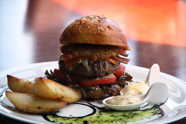 Dia 24, oficina de hambúrguer artesanal, molhos e harmonização de cervejas no Palato Farol 