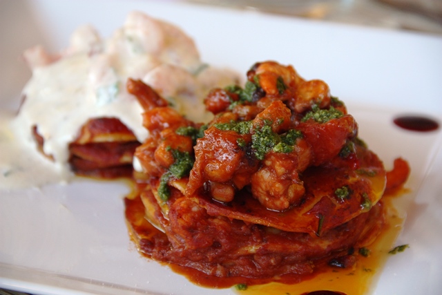 Fellini: Lasanha redonda de frutos do mar com os molhos tomate e bechamel . A massa é sem glúten, mas tem normal e integral, o cliente escolhe