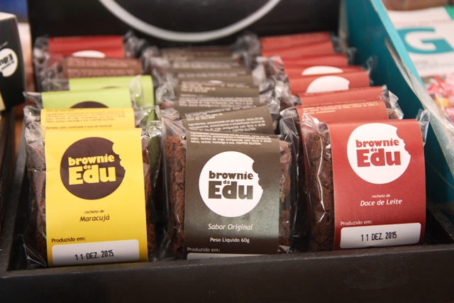 brownie (bolo de chocolate) que ele batizou de Edu