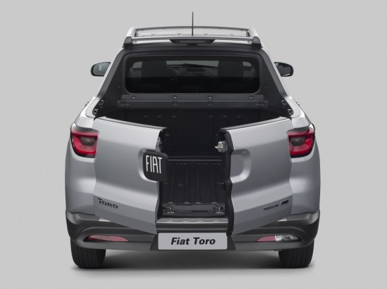 fiat-toro-flex-freedom-17-561x420