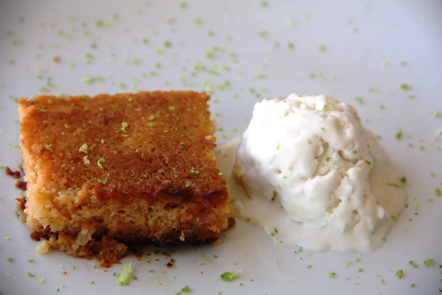 Cocada de forno com sorvete