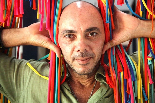 O arquiteto Kza comandante e cozinheiro da Pousada