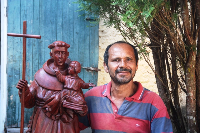 Mestre santeiro Timmaia e sua arte em Penedo