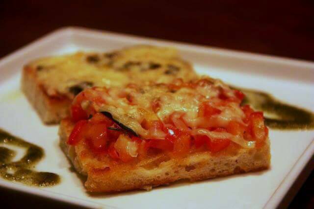 Duo Bruschettas (italiana e queijos)