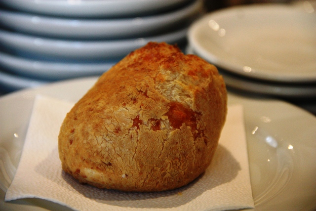 Ótimo, pãozinho de queijo