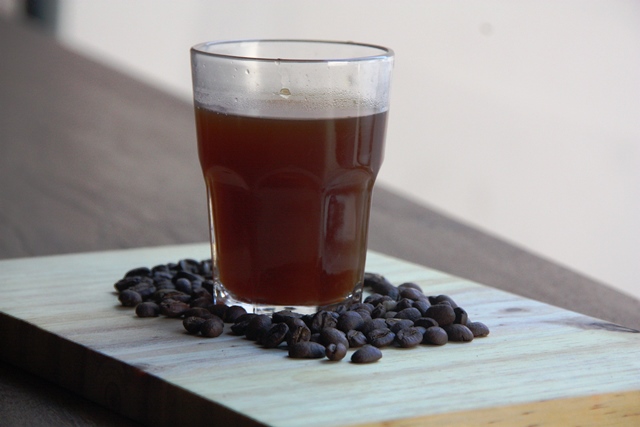 Pela cor parece café fraco, mas tem sabor intenso e saboroso