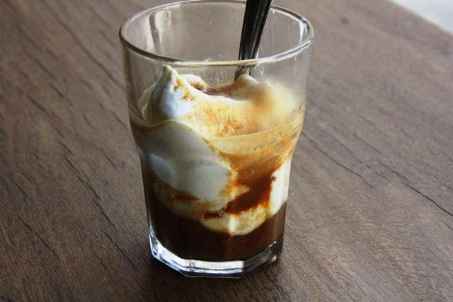 Café com sorvete de creme