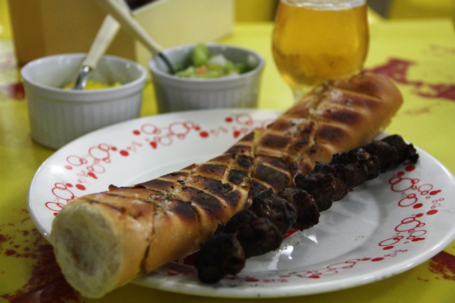 Pão de alho com coração de galinha