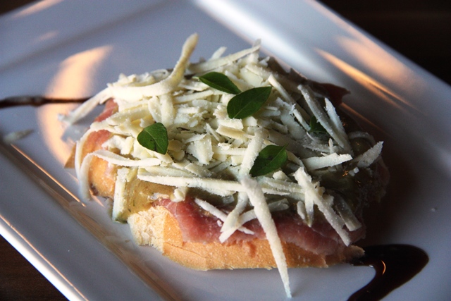 Entrada: bruchettas de carpaccio