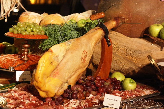 Mesa de frios do buffet de Wanderson Medeiros