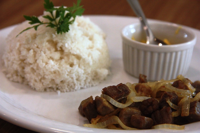 Cuscuz de arroz com carne de sol