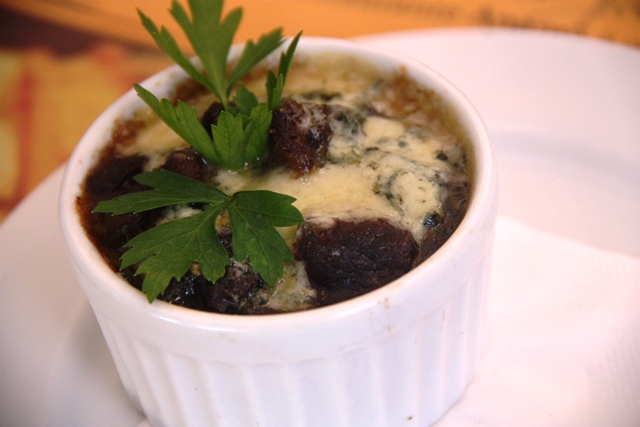 Cordeiro ao vinho com gorgonzola