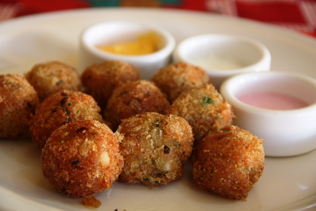 Bolinhos de bacalhau um bom começo para pestiscar