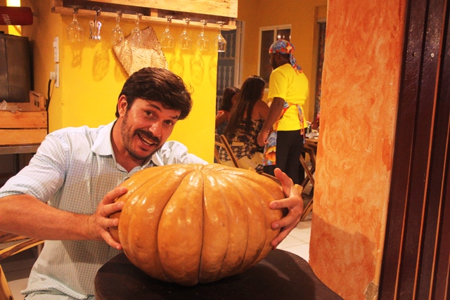 Zito, sempre sorridente, na sua Bugeda da Macaxeira