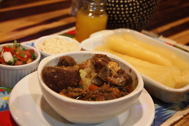 Carneirinho com seus acompanhamentos