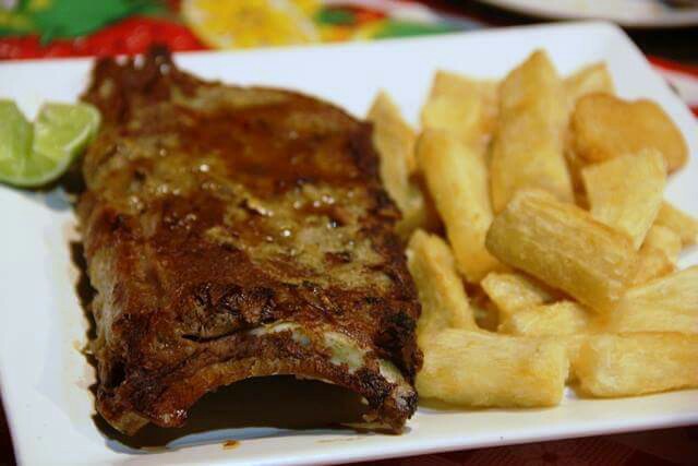 Costelinha suína com tempero mineiro