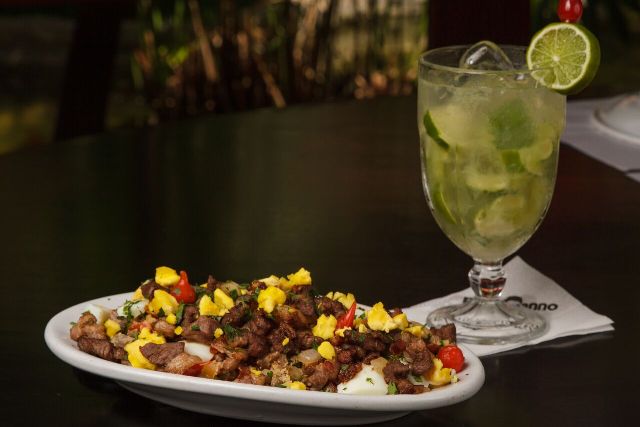 PARMEGIANNO JATIÚCA Arrumadinho de Carneiro – Carne ovina com feijão verde, queijo coalho, ovo cozido e farinha de mandioca