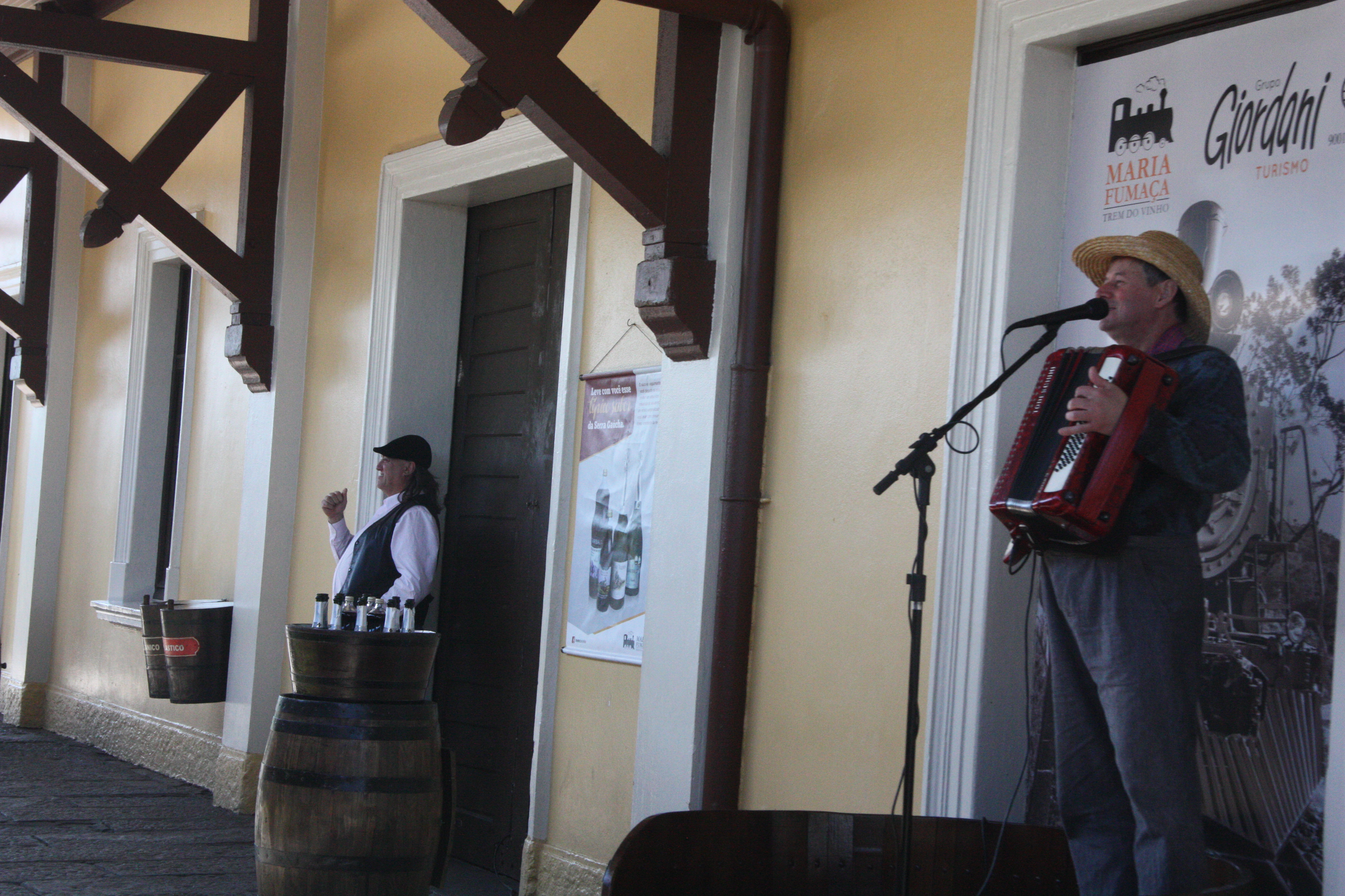 Nas estações música e degustação de vinhos