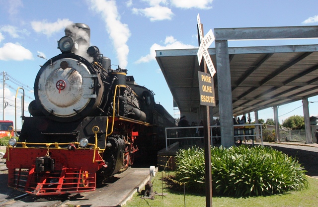A locomotiva parte de Bento Gonçalves com muita música e canções dos imigrantes