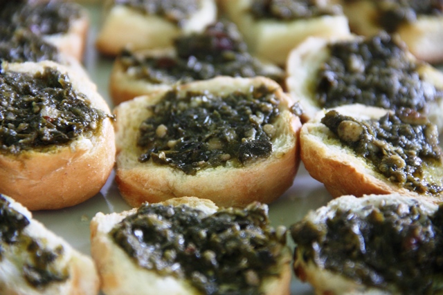 Molho pesto com queijo de ovelha é muito bom e venda na lojinha da Casa da Ovelha