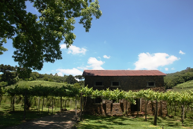 Casa da Pedra foi cenário do filme O Quatrilho, atualmente é casa de degustação de vinhos e sucos em Bento Gonçalves