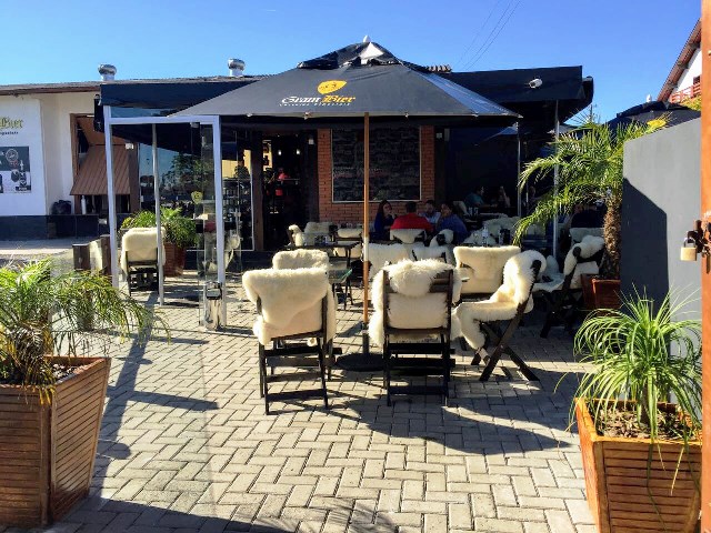 Bar da cervejaria Gram Bier em Gramado