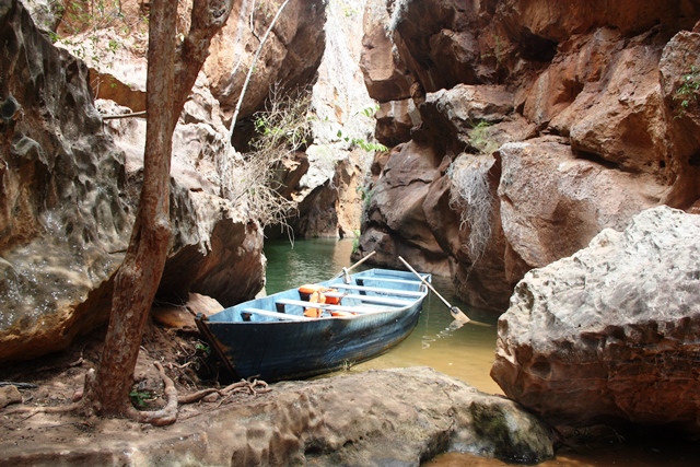 Barquinhos para navegar até o Mirante do Talhado
