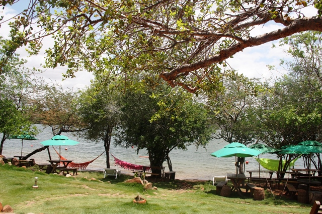 Detalhe: redes no restaurante Castanho, um convite para ficar. Mas em 2017 o restaurante vai ganhar uma pousada