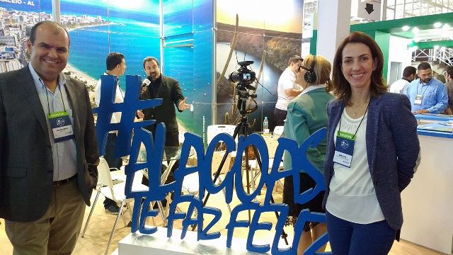 Gerentes do hotel Jatiúca: Cristiano e Gabriela na Feira de Turismo de Gramado