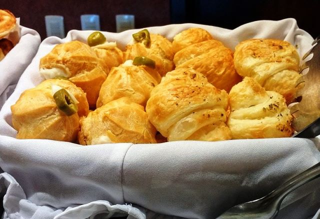 Carolinas salgadas do café da manhã da Pousada Vovó Carolina