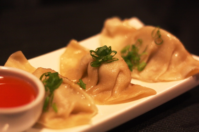 Gyoza de porco e molho agridoce
