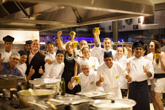 Bastidores de uma dia de festa do Divina Gula