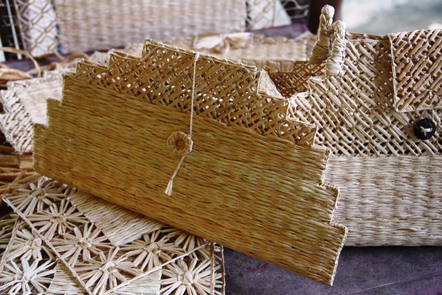 Bolsas e outros acessórios da folha da bananeira